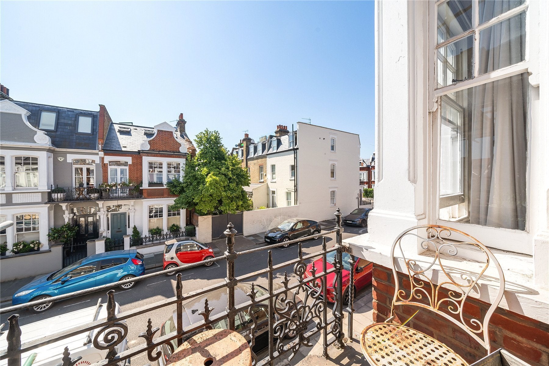 Flat Elmstone Road in Greater London