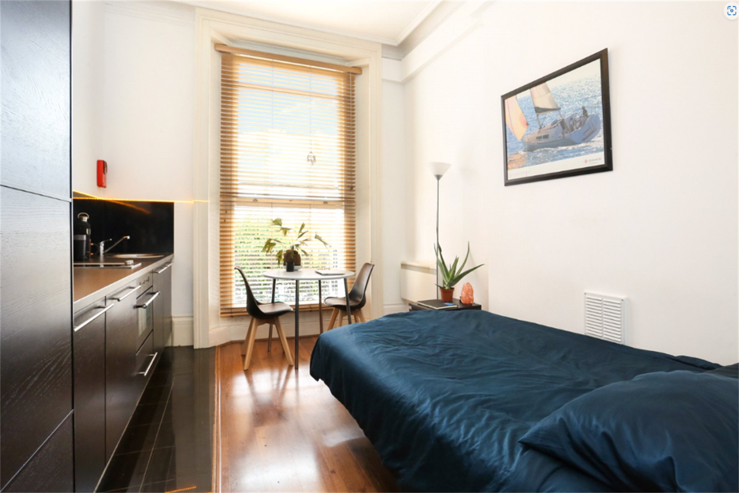 Flat Kensington Park Road in Greater London