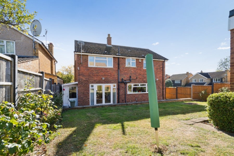 House Birchmead Avenue in Greater London