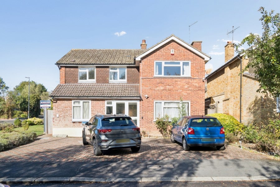 House Birchmead Avenue in Greater London