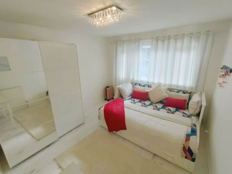 Flat Roveley Court in Milton Keynes