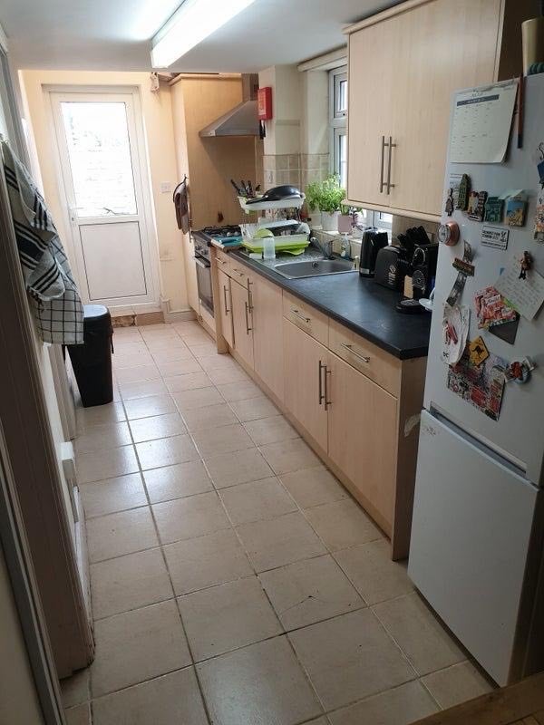 Room Gilbey Road in Greater London