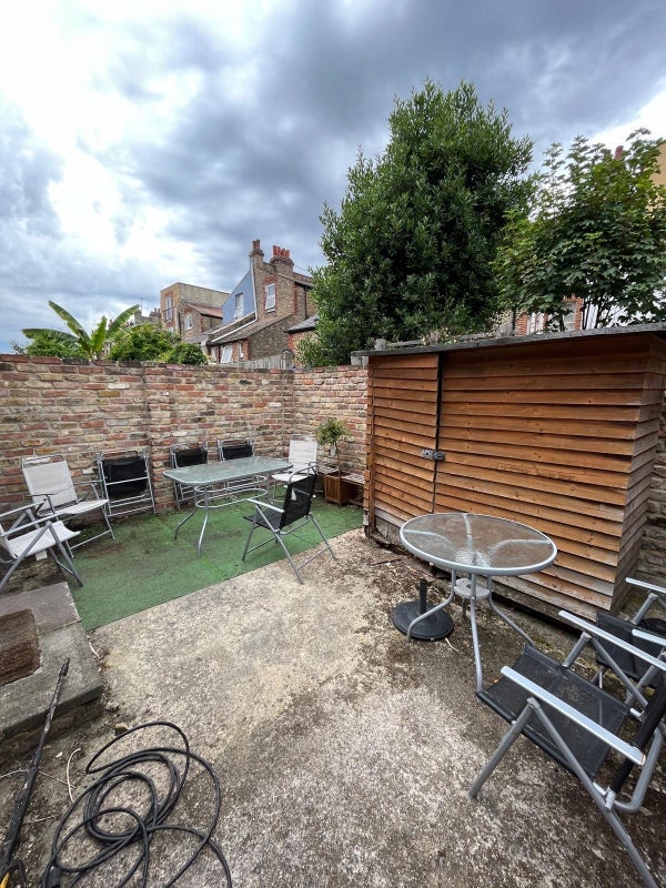 Room Gilbey Road in Greater London