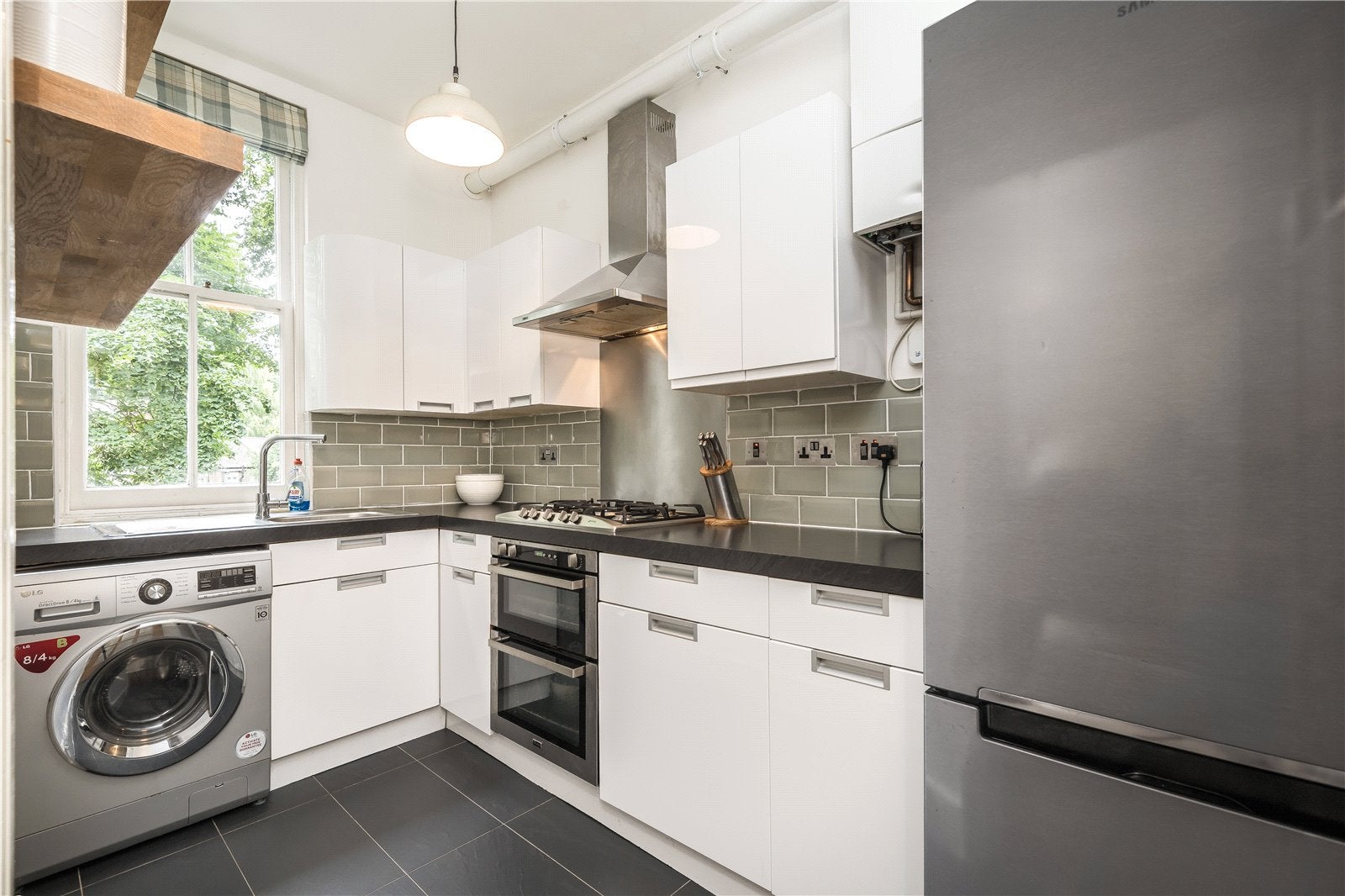Flat Wellington Gardens in Greater London