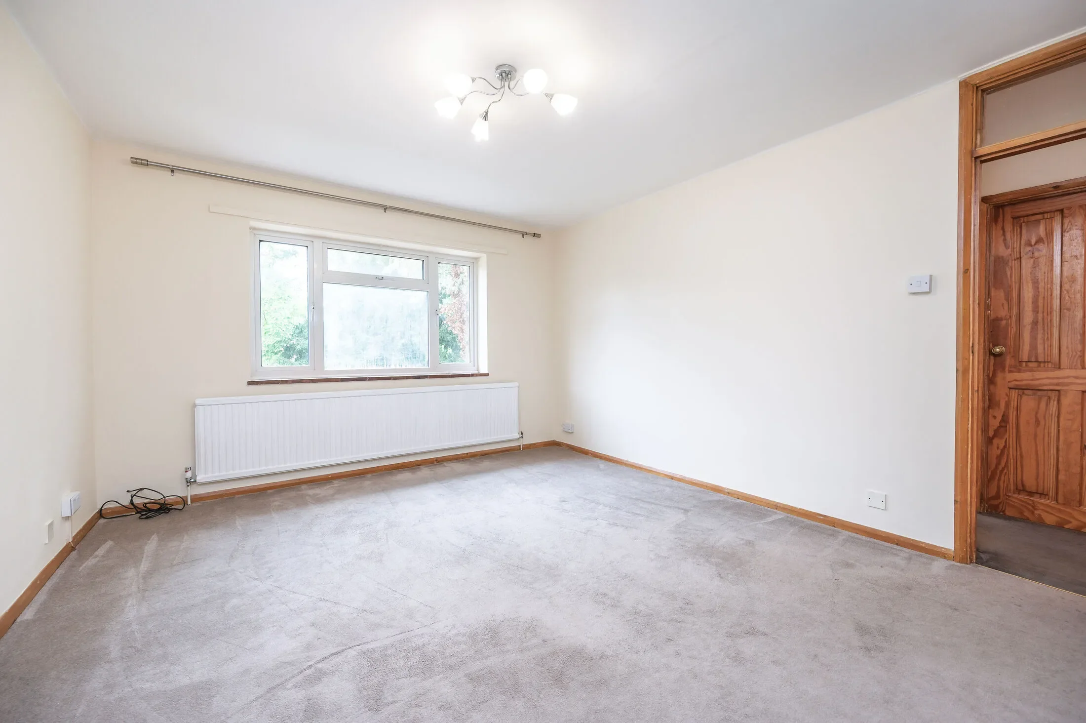 Flat Limes Avenue in Greater London