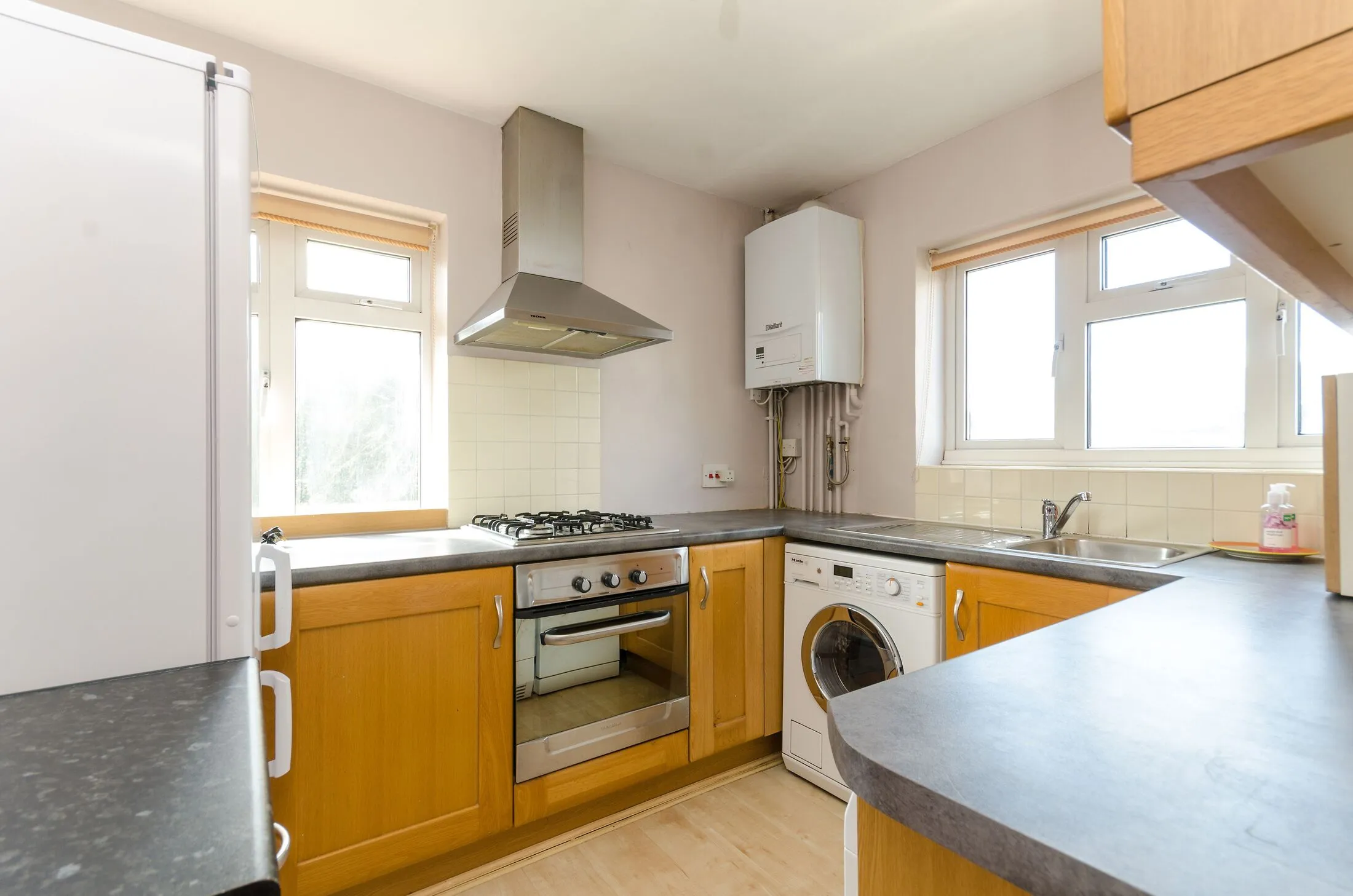 Flat Woodside Grove in Greater London