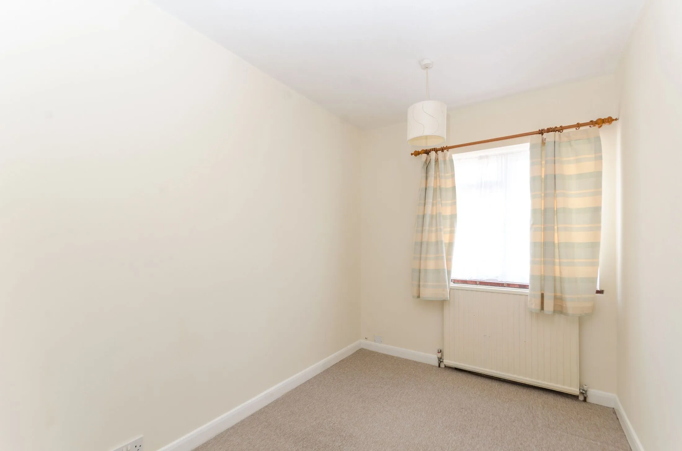 Flat Woodside Grove in Greater London