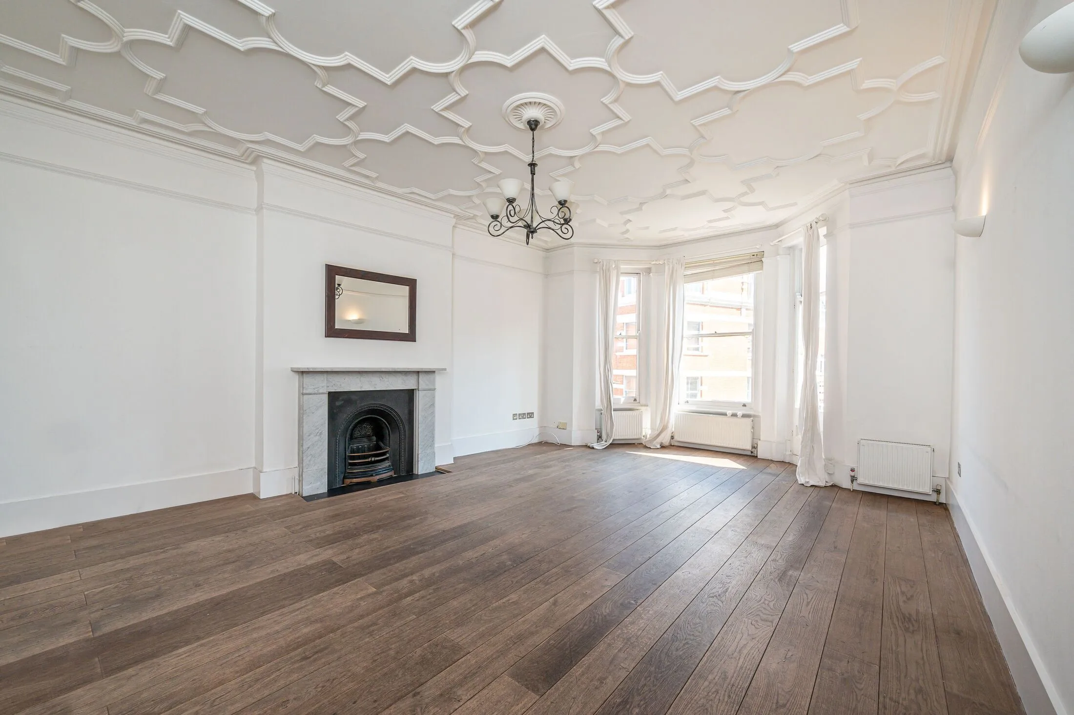 Flat Sandwell Crescent in Greater London