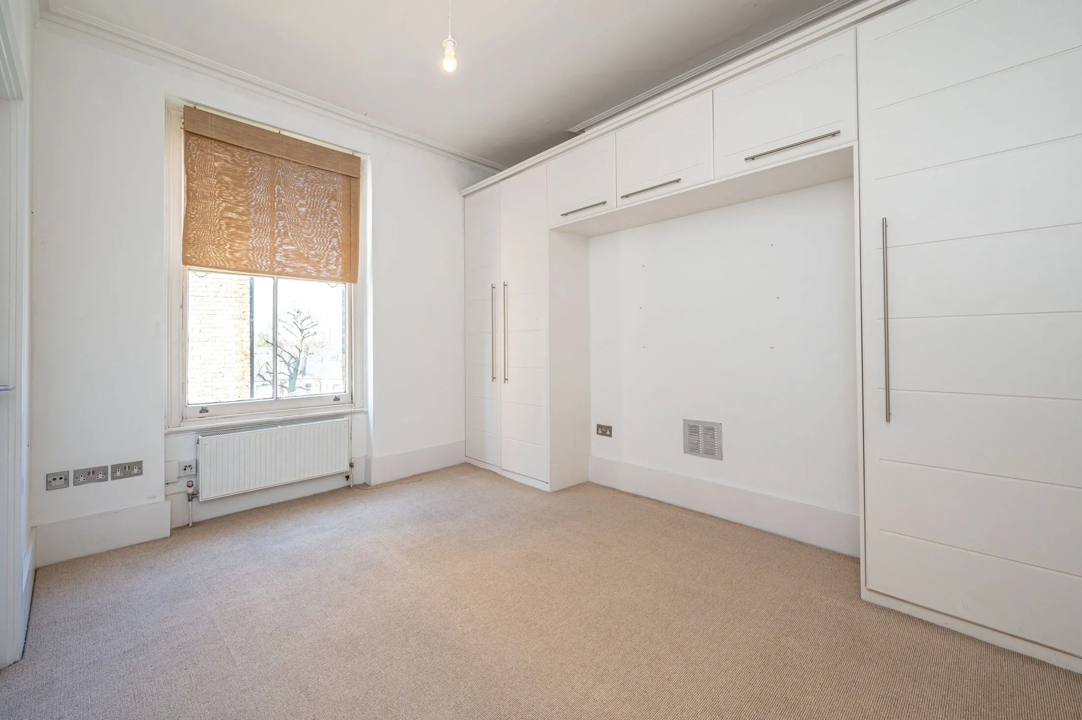 Flat Sandwell Crescent in Greater London