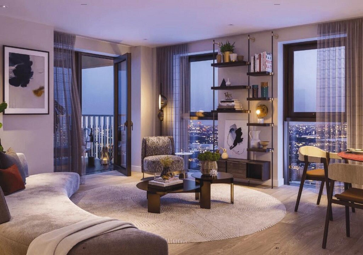 Flat Byng Street in Greater London
