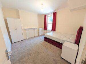 Flat Kilburn Park Road in City of Westminster