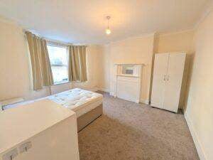 Flat Kilburn Park Road in City of Westminster