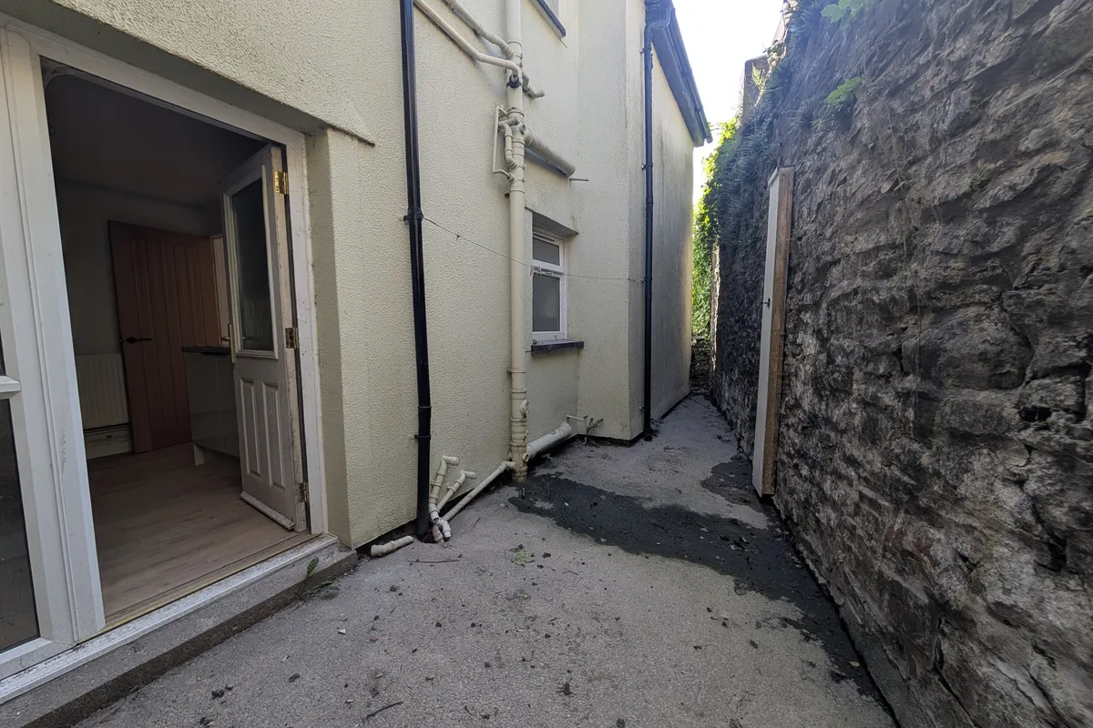 Flat Clydach Road in Clydach Vale