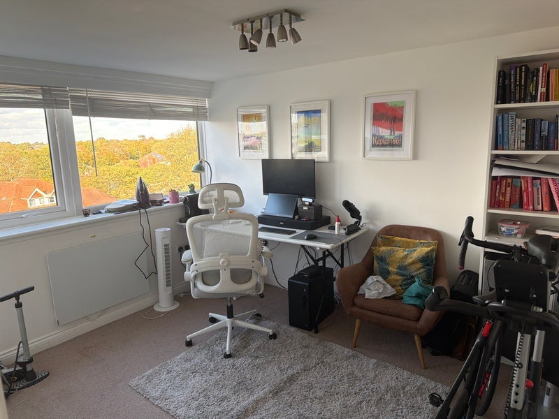 Room Boscombe Cliff Road in Bournemouth