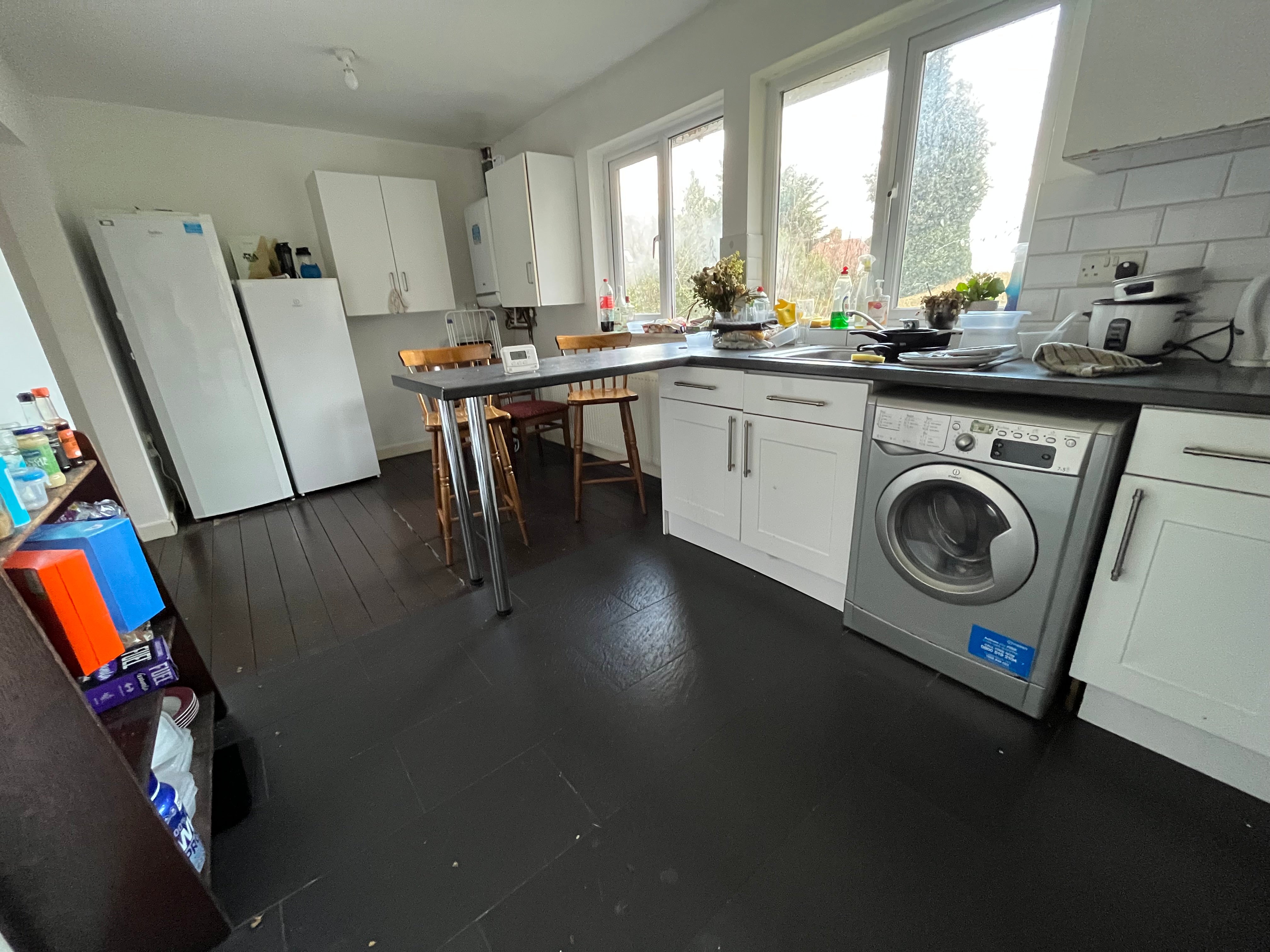 Room Hawton Crescent in Nottingham