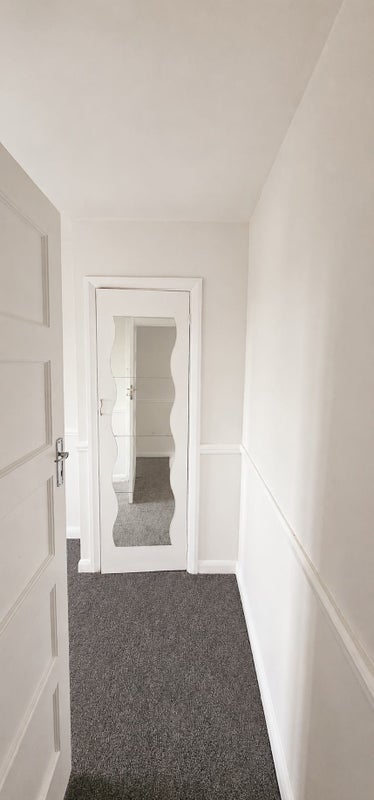 Room Station Road in Greater London