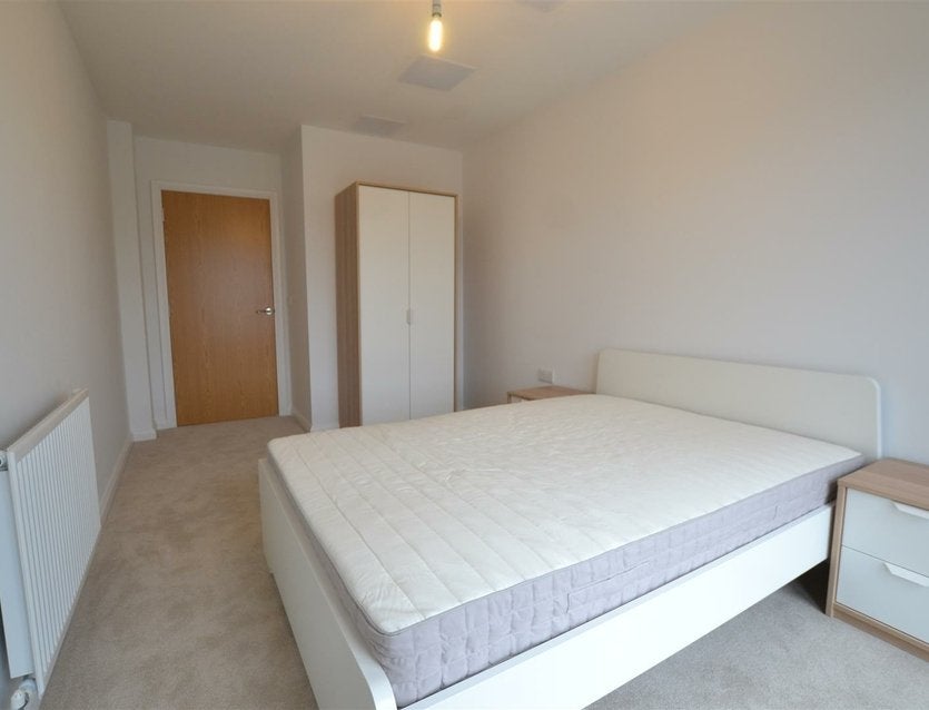 Flat Warwick Road in Greater London