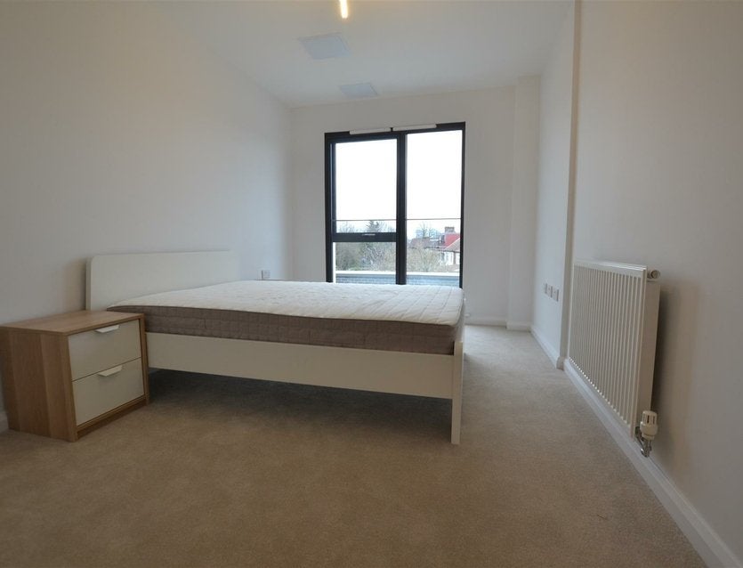 Flat Warwick Road in Greater London