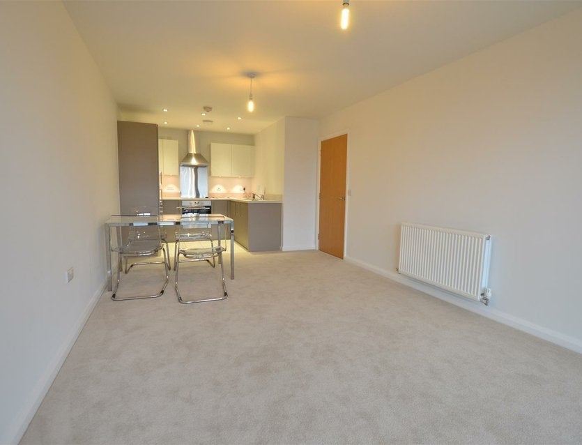 Flat Warwick Road in Greater London