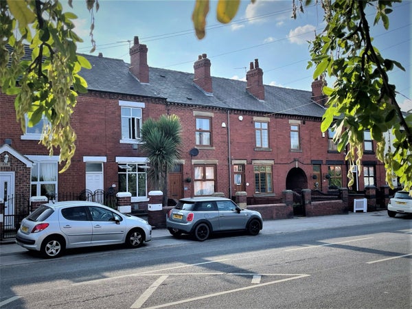 Flat Leeds Road in Wakefield