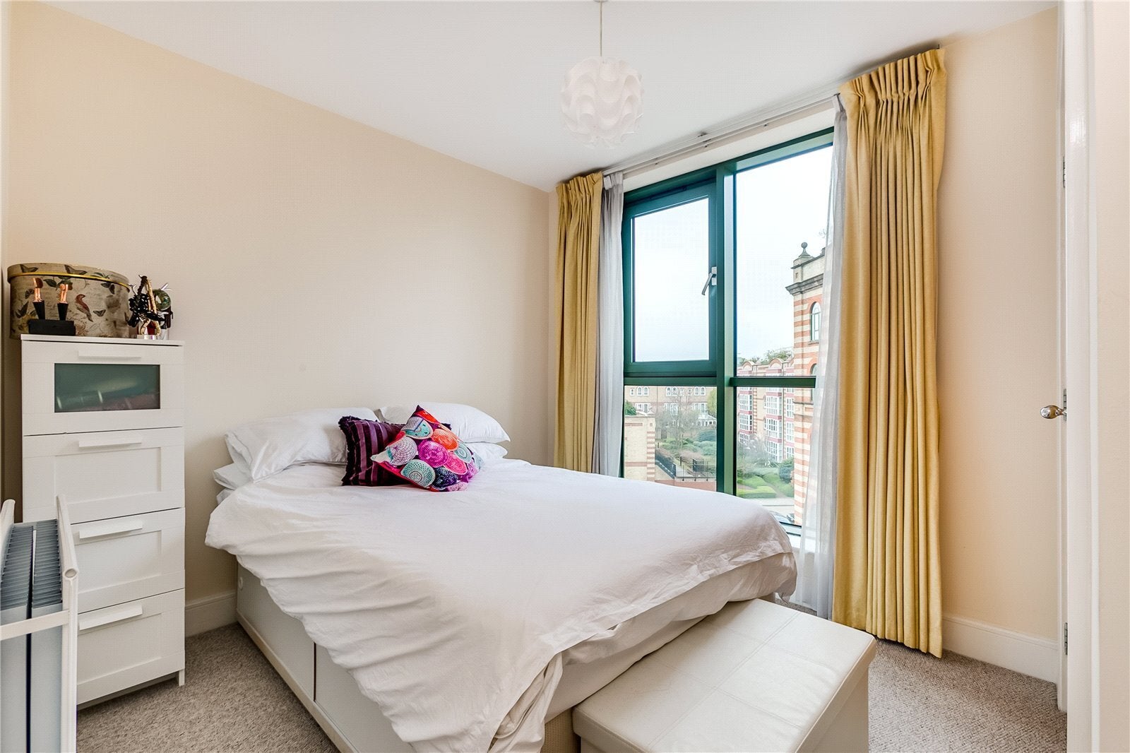 Flat Brasenose Drive in Greater London
