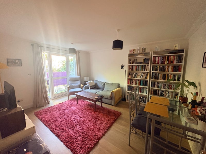 Room Campbell Road in Greater London