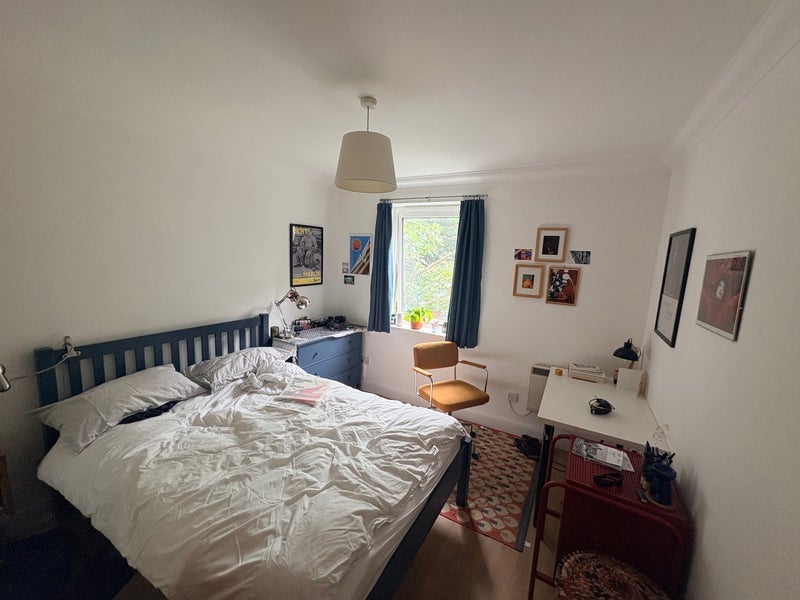 Room Campbell Road in Greater London