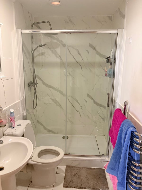 Room Campbell Road in Greater London