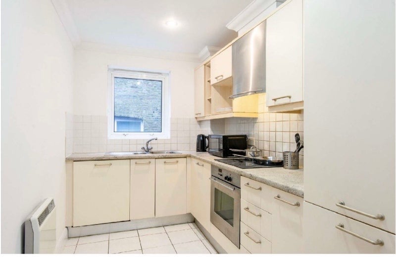 Room Campbell Road in Greater London