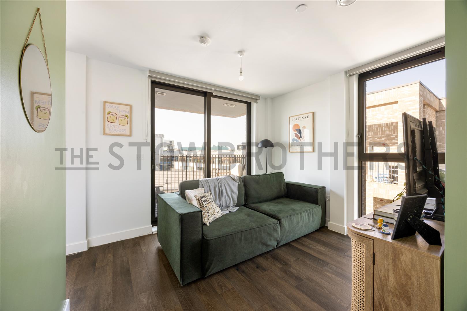 Flat Smeed Road in Greater London
