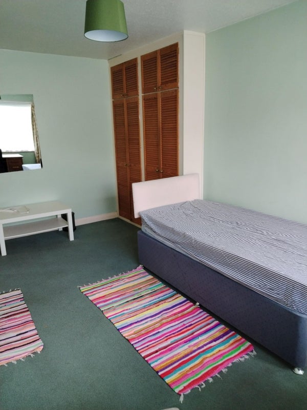 Room Chambers Lane in Greater London