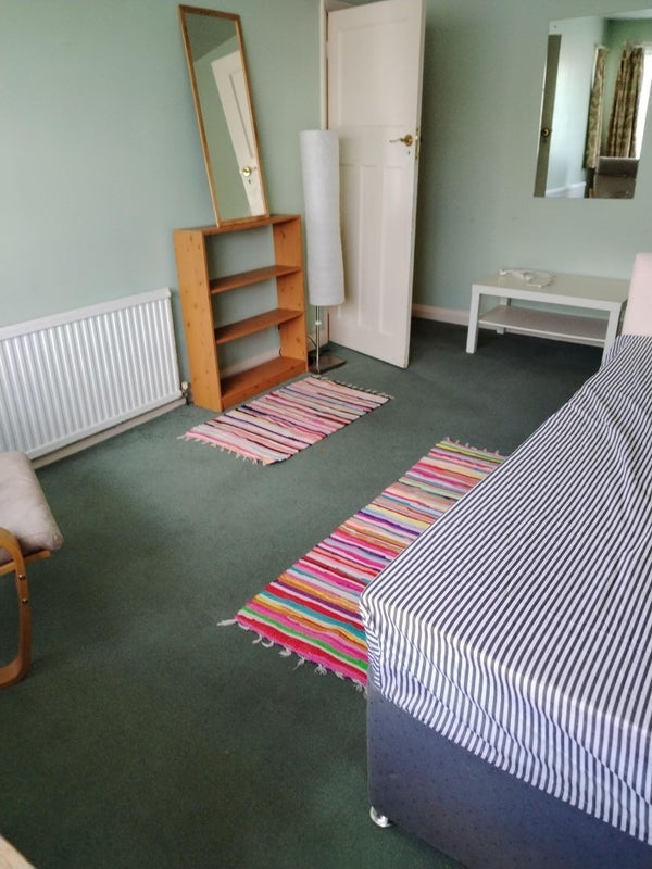 Room Chambers Lane in Greater London