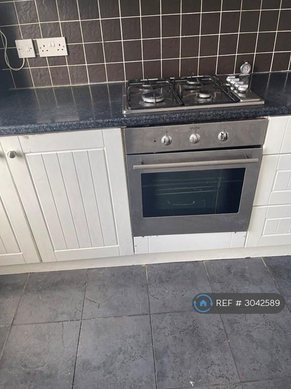 Flat Cobden Road in Greater London