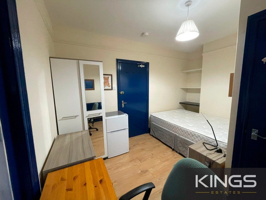 Room Portswood Road in Southampton