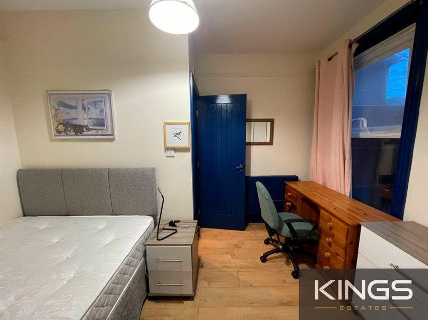 Room Portswood Road in Southampton