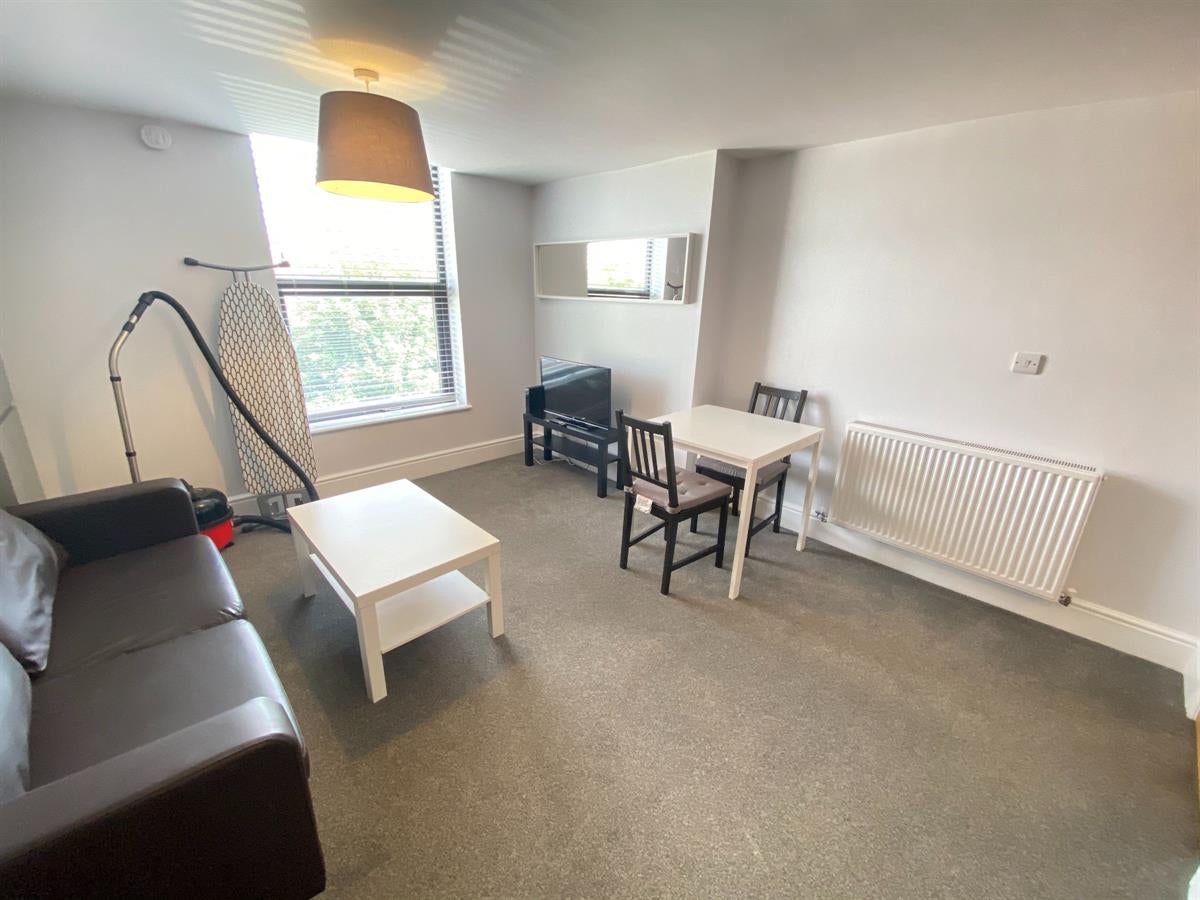 Flat Millicent Road in Nottingham