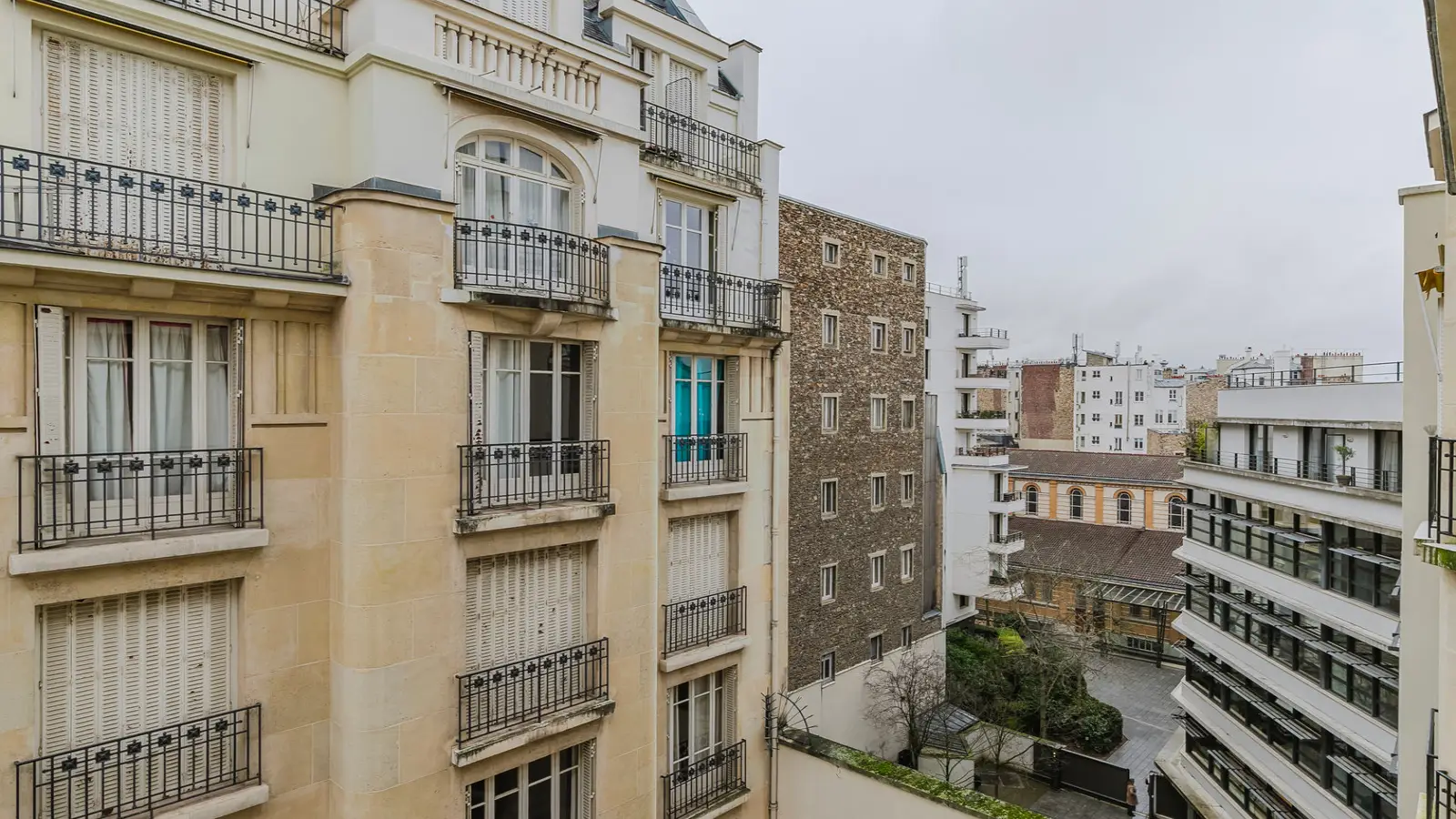 Appartement Avenue Raymond Poincaré à Paris