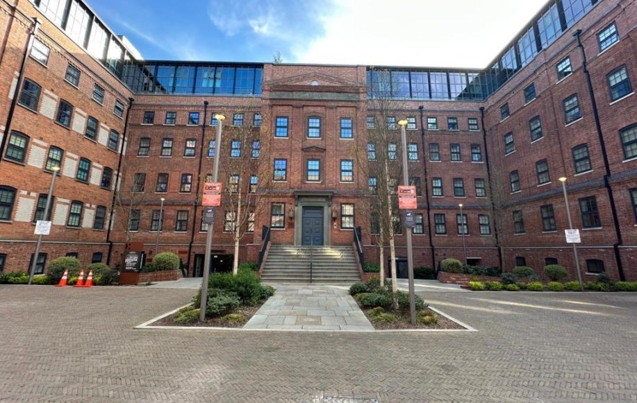 Flat Stoke Gardens in Slough