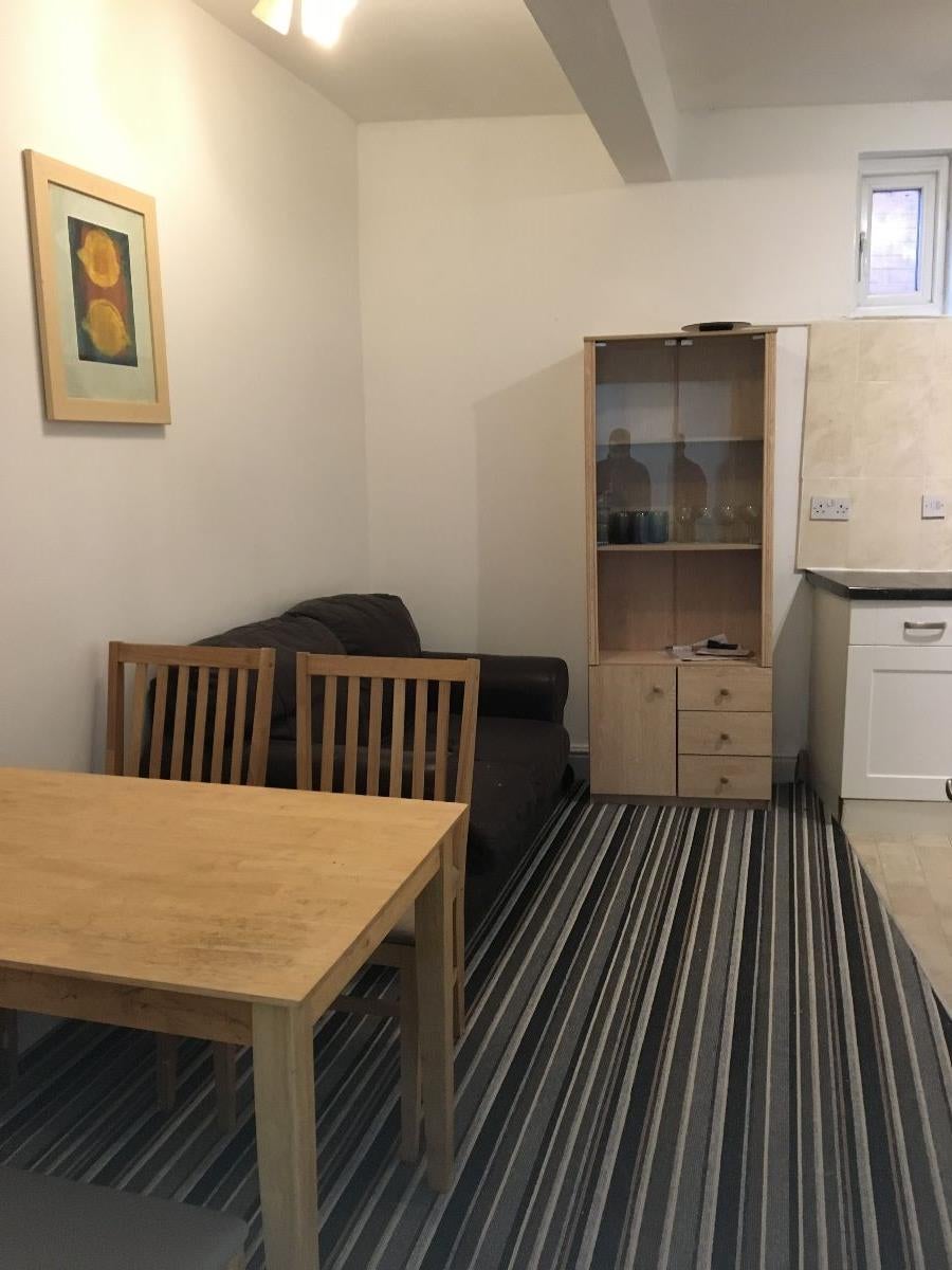 Flat Camberwell Terrace in Royal Leamington Spa