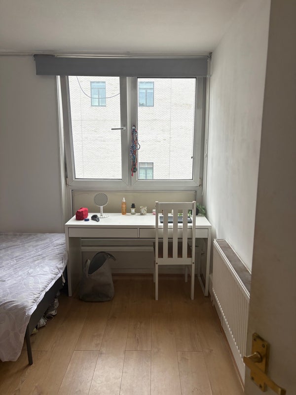 Room Thomas Baines Road in Greater London