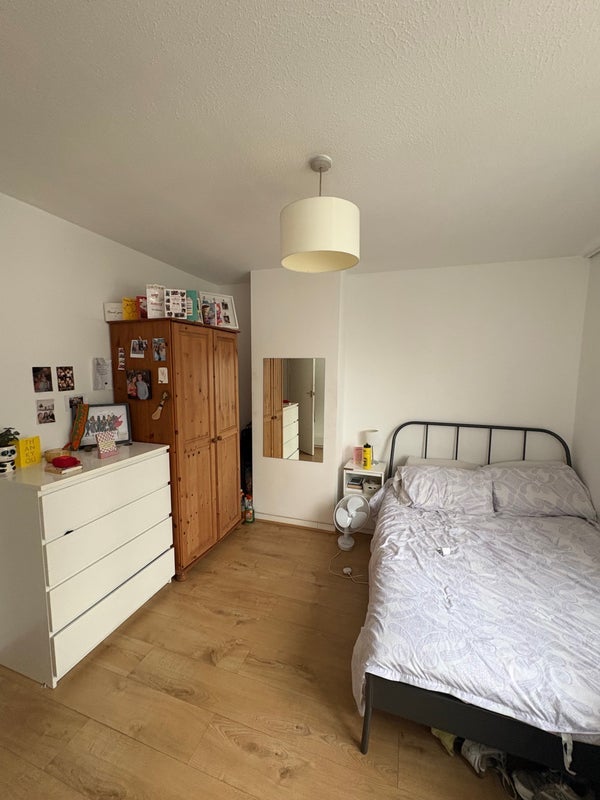Room Thomas Baines Road in Greater London