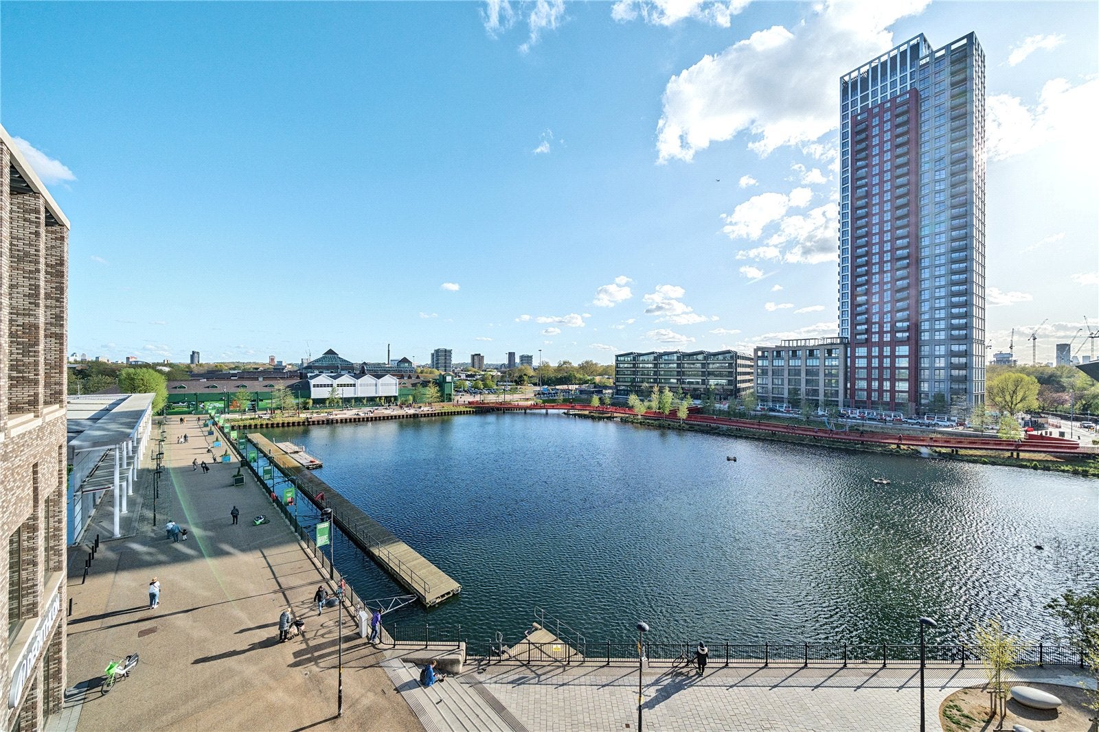 Flat Maritime Street in Greater London
