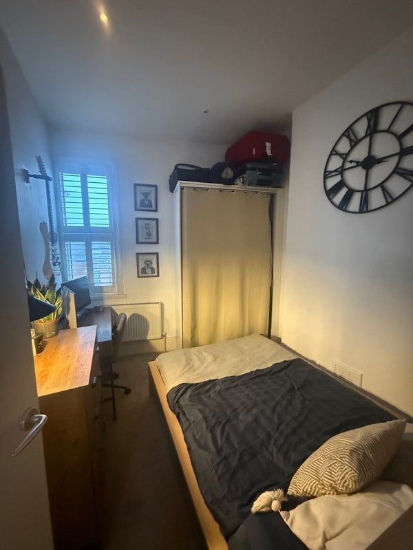 Room Fulham Palace Road in Greater London