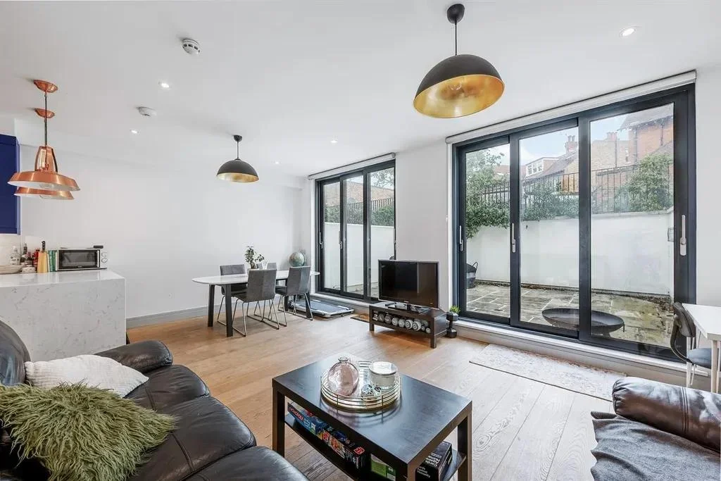 Flat Castlebar Road in Greater London