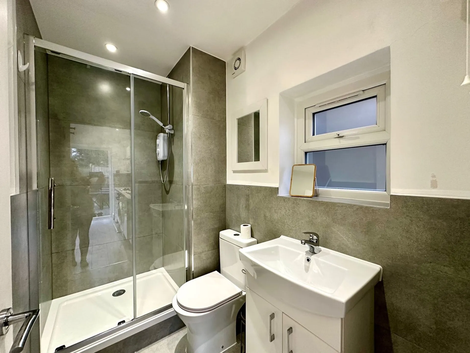 Flat Aberdare Gardens in London