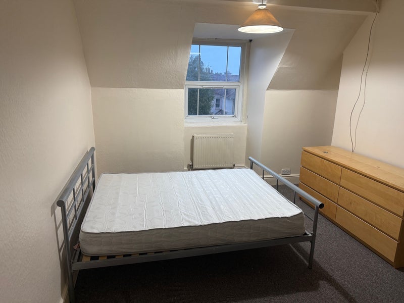 Room Henleaze Road in Bristol