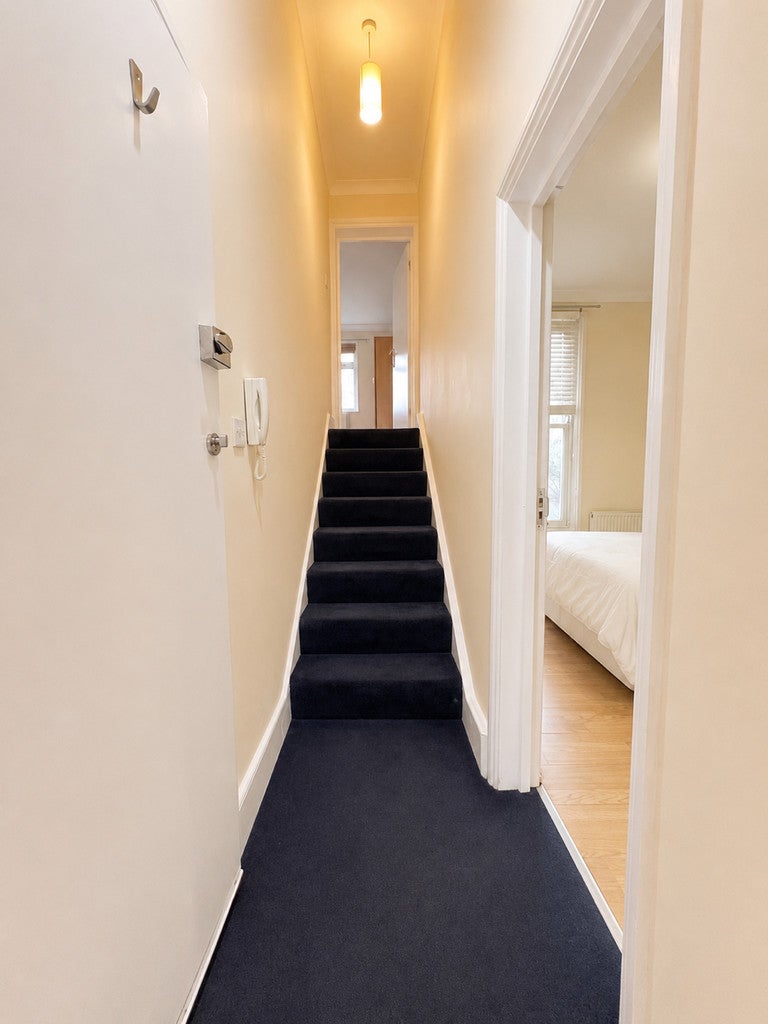 Flat Wilberforce Road in Greater London