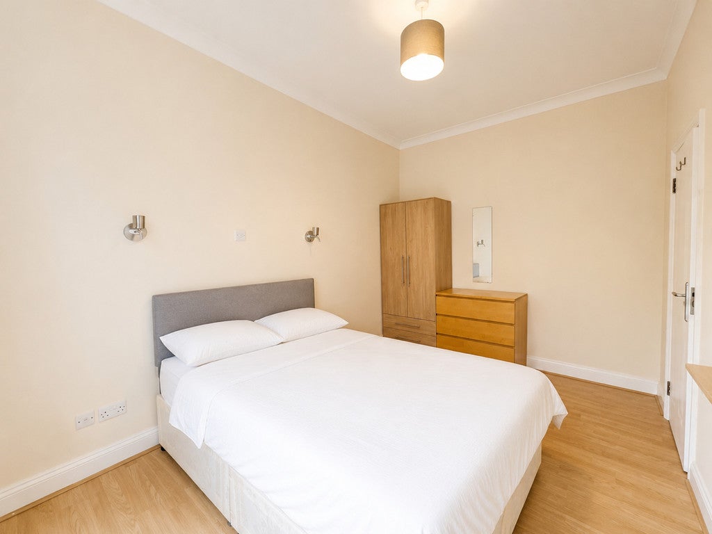 Flat Wilberforce Road in Greater London