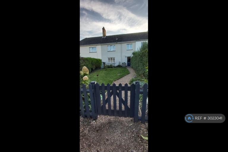 House Chapel Close in Test Valley