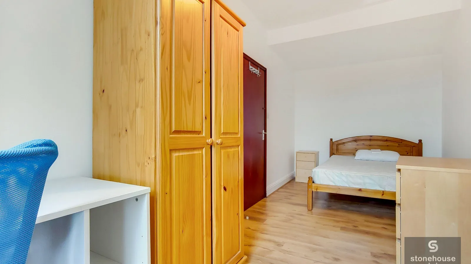 Flat Vorley Road in Greater London